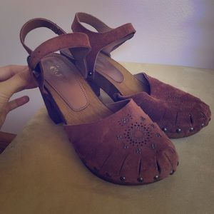 Éram Clog Sandals (Paris, FR)